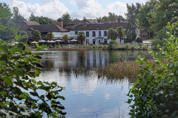 Best Western Frensham Pond