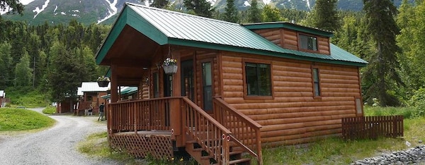 Gwin'S Lodge & Roadhouse