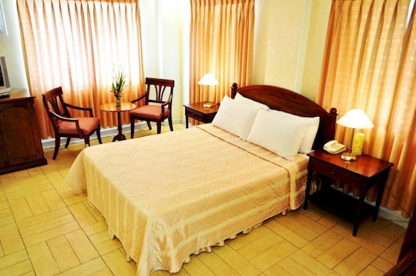 Hotel Tagaytay Country