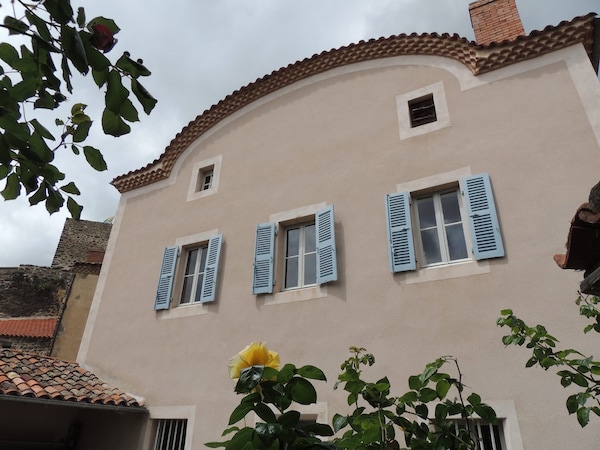 Nice House Of Character In The Village Class Of Villeneuve-lembron