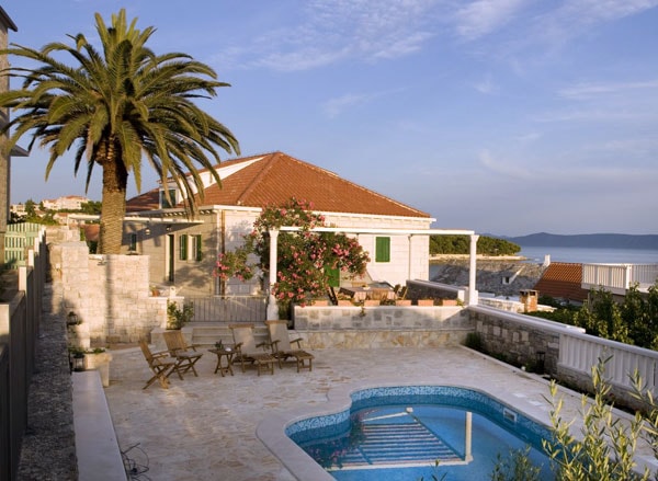 Seafront Serenity Villa Mir Vami - Your Family Oasis By The Shore
