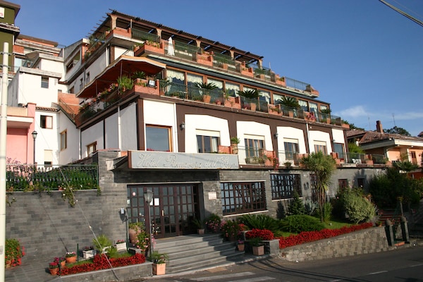 Hotel Primavera Dell' Etna