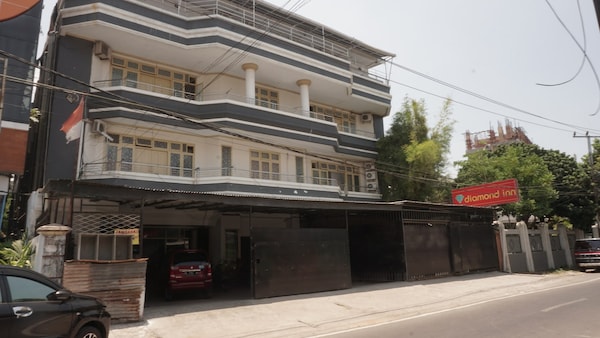 OYO 1935 Hotel Diamond Inn Makassar