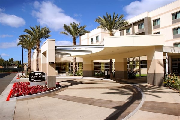 Hotel Courtyard Santa Ana Orange County