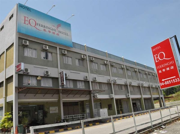OYO 497 - ESQ Ferringhi Hotel
