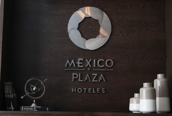 Suites Mexico Plaza Campestre