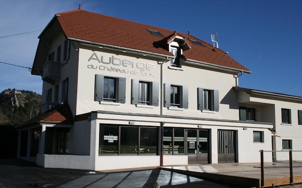 Auberge Du Chateau De Joux
