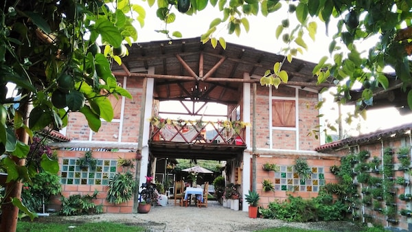 Hotel Kantarrana Urbana Jardin