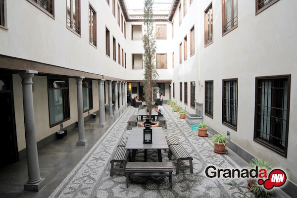 Granada Inn Apartments