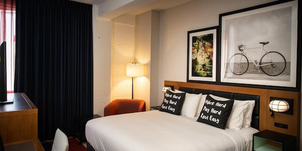 Hotel Indigo Madison Downtown - UN HOTEL IHG®