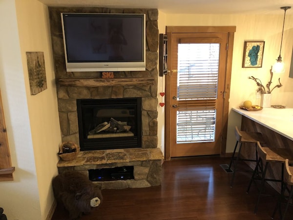 Remodeled Cozy And Comfortable Condo At Nortstar With Great View And Ski In/Out