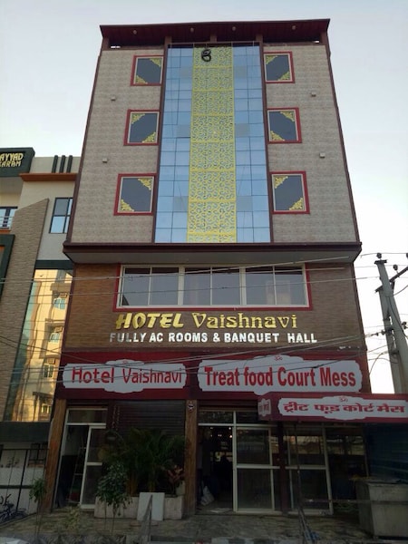 OYO 10137 Hotel Vaishnavi