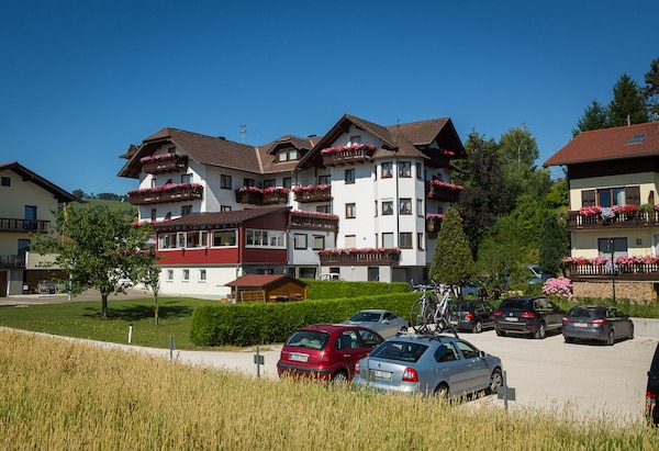 Hotel Alpenblick Attersee-Seiringer KG