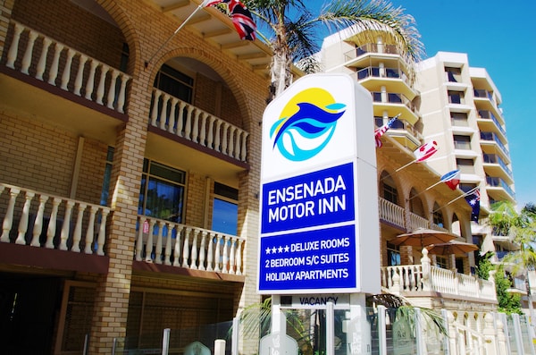 Ensenada Motor Inn And Suites