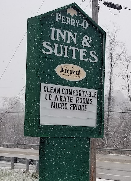 Perry-O Inn & Suites