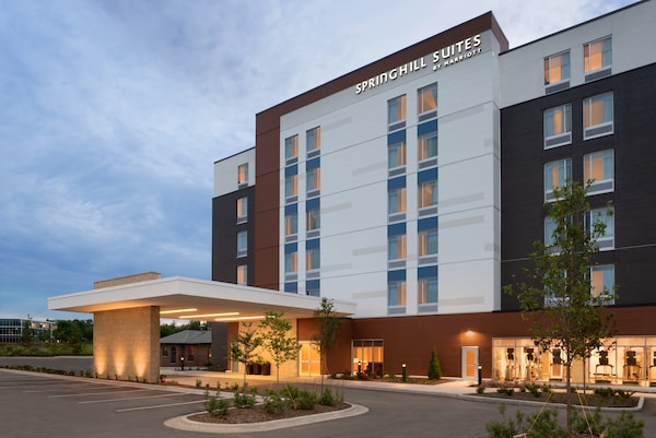 Springhill Suites By Marriott Milwaukee West/wauwatosa