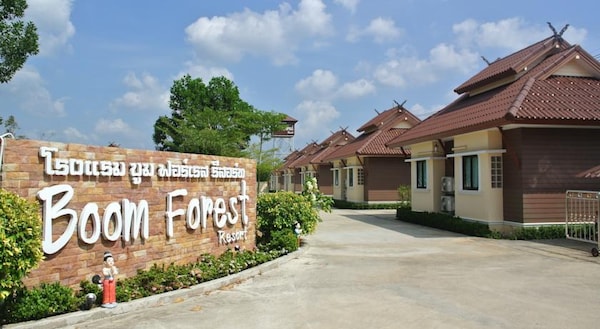 Boom Forest Resort