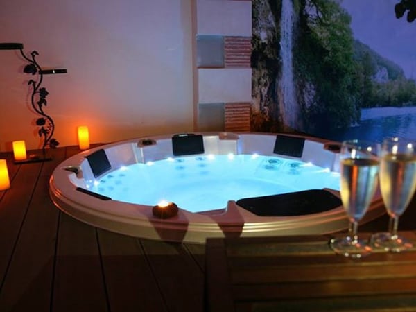 Guest Rooms With Privatized Spa! Luxury In All Intimacy In Soissons 02