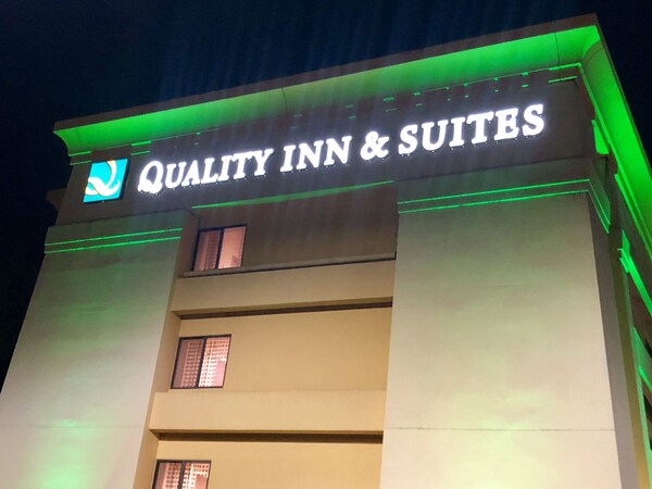 La Quinta Inn & Suites Raleigh Durham Airport S