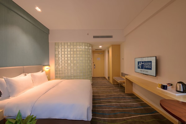 Holiday Inn Express Luoyang Yichuan, An Ihg Hotel