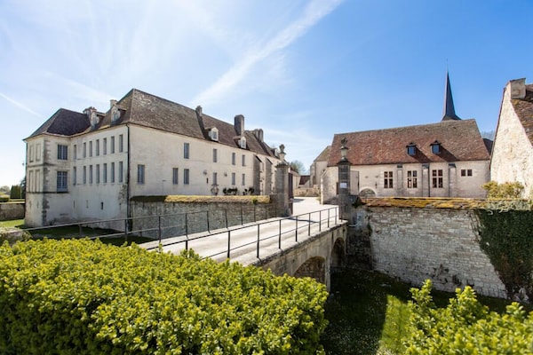 Chateau De Gilly