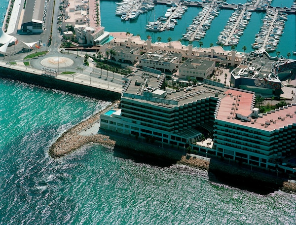 Hotel Suites del Mar, by Meliá
