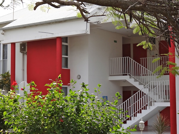 Residence Le Vallon Guadeloupe Parc Piscine Appartements & Studios & Services Hoteliers A La Carte