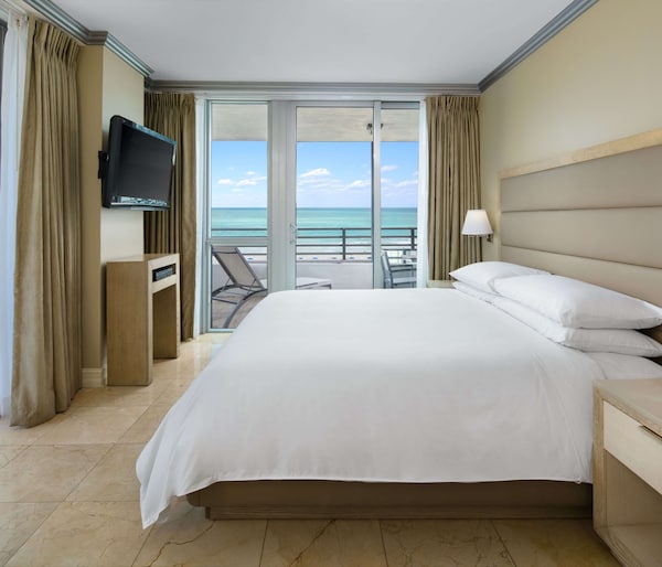 Miami Beachfront Bentley Hotel Studio Condo With Balcony