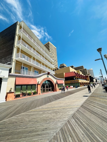 Days Inn By Wyndham Atlantic City Oceanfront-Boardwalk