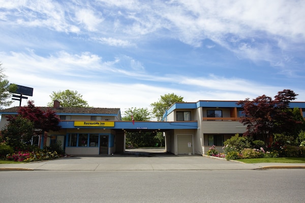 Recreation Inn And Suites