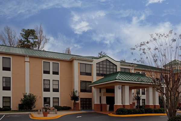 Lexington Inn And Suites
