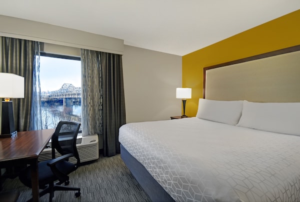 Holiday Inn Express & Suites Cincinnati Riverfront, An Ihg Hotel