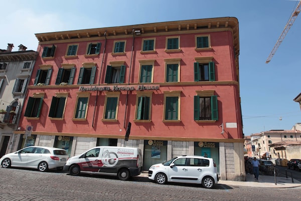 Verona House Aparthotel