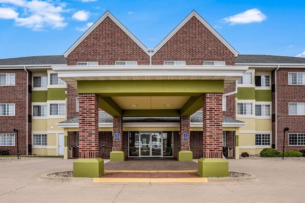 Mainstay Suites Cedar Rapids North - Marion