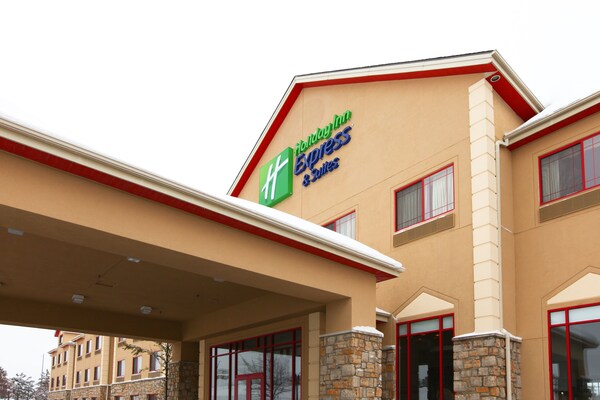 Overland Park Hotels near Olathe, KS  Holiday Inn Express & Suites Overland  Park