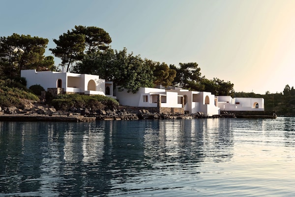 Minos Beach Art Hotel, A Member Of Design Hotels