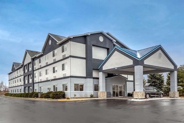 Comfort Inn & Suites Liverpool-Syracuse