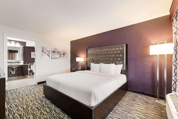 Clarion Inn & Suites Orlando