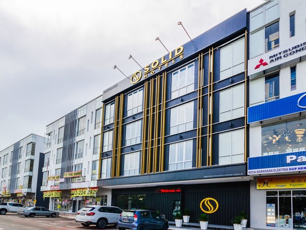OYO 581 Solid Hotels
