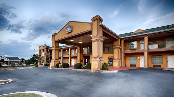 Hotel Hawkinsville Inn & Suites