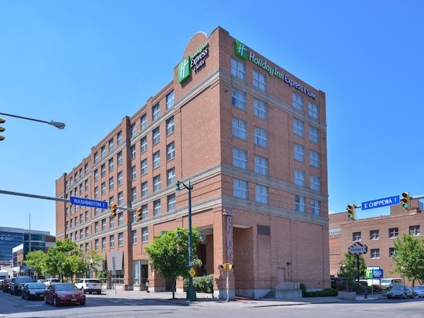 Holiday Inn Express & Suites Buffalo Downtown, An Ihg Hotel