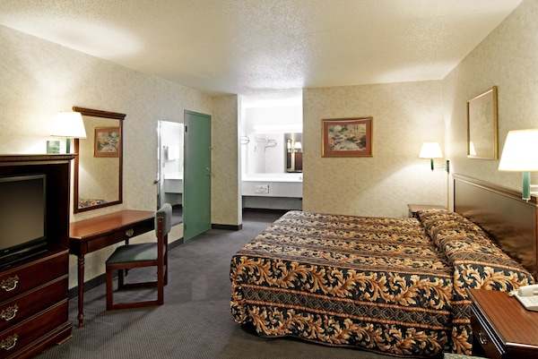 Americas Best Value Inn & Suites Memphis-Graceland