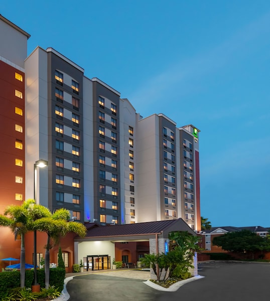 Holiday Inn Express & Suites Nearest Universal Orlando, An Ihg Hotel
