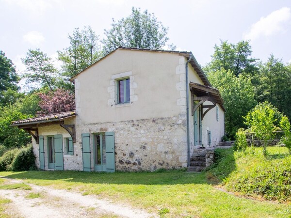 Gite Vicdessos, 3 Bedrooms, 6 Persons