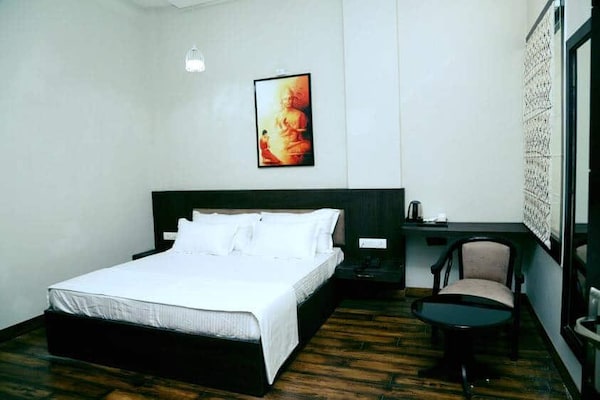 Capital O 42033 Hotel Umrao Inn