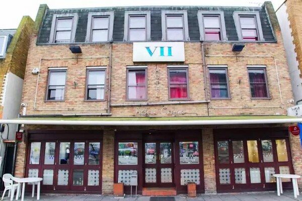 VII Hotel & Indian Restaurant