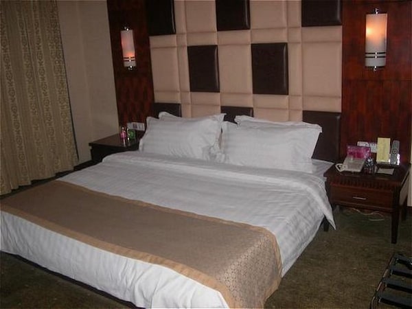 Taishan Celebrity Hotel