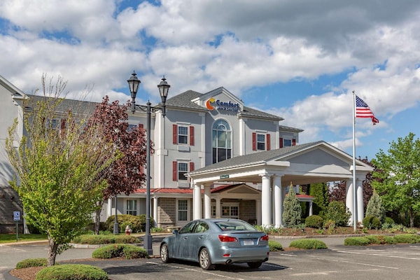 Holiday Inn Express & Suites Amherst-Hadley