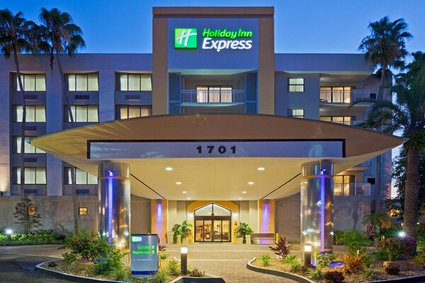 Holiday Inn Express & Suites Ft. Lauderdale-Plantation