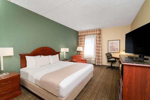 Baymont Inn & Suites Knoxville Cedar Bluff